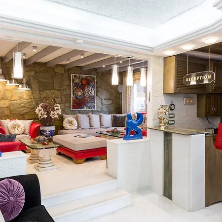 Thymis מלון דירות 3*