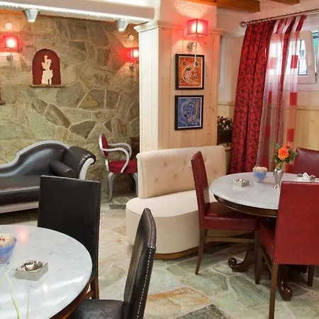 מלון דירות Thymis 3*