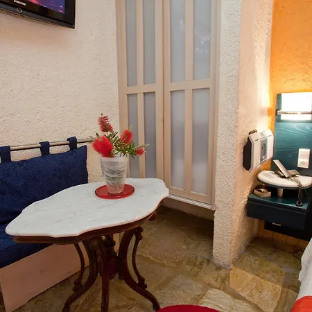 Thymis Aparthotel 3*