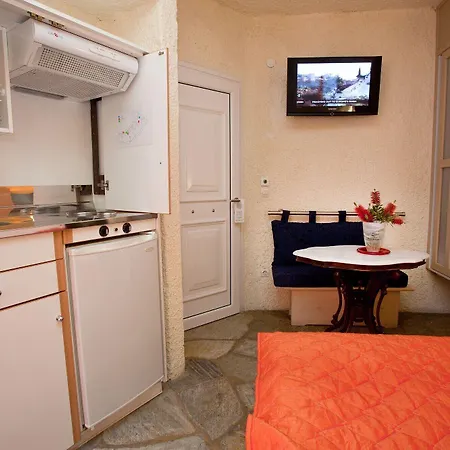 Thymis Aparthotel 3*