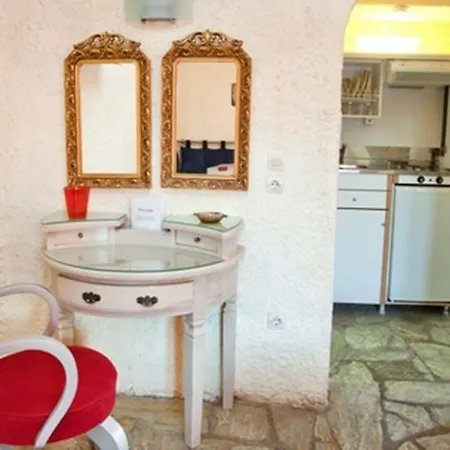 Thymis Aparthotel 2*