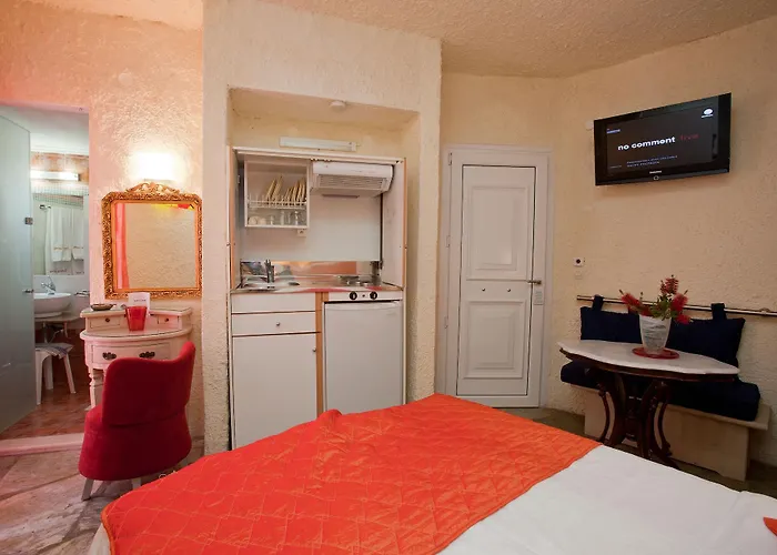 Thymis Aparthotel 3*