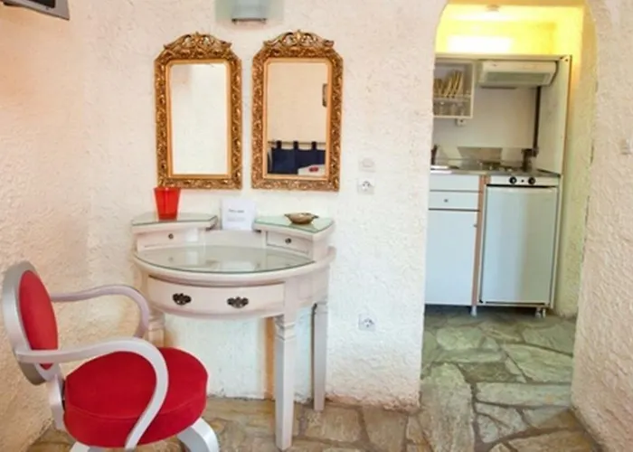 Thymis Aparthotel 3*